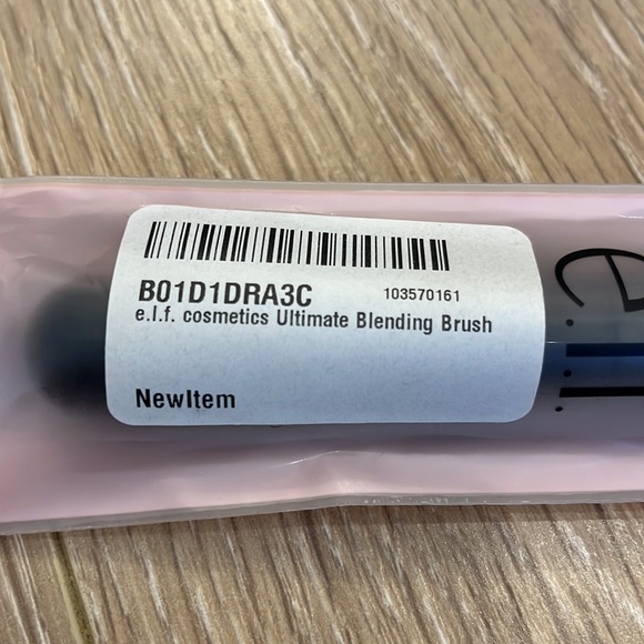 *NEW* ELF cosmetics Ultimate Blending Brush 84034 - Picture 2 of 4